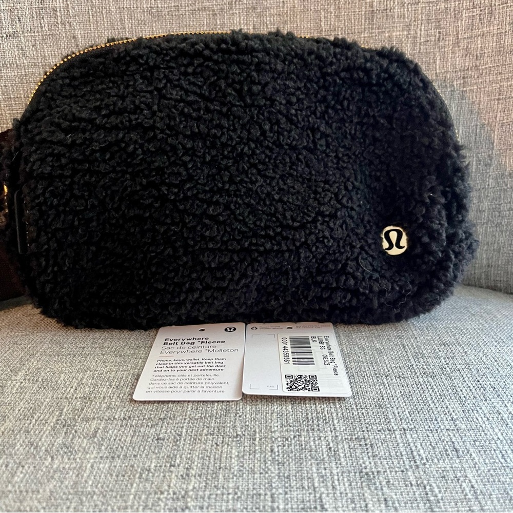 ⭐️ NWT⭐️Lululemon Everywhere Fleece Belt Bag with Gold Hardware